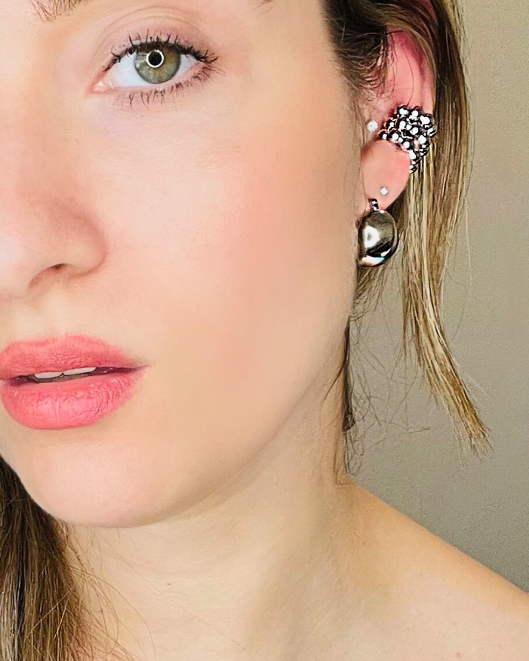 Basic hoops earring